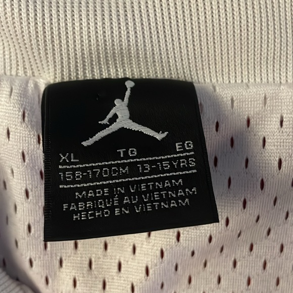 Jordan pullover shirt size XL - Picture 3 of 4